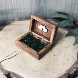 Drewniane pudełko na obrączki mech