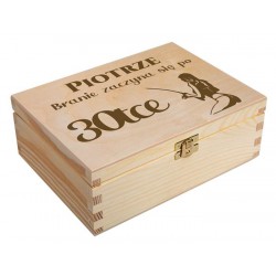 Drewniane pudełko z grawerem na prezent urodziny